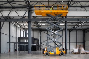 Nacelle Ciseau 6m-22m Bourgoin & Nord-Isère | Stabilité & Charge Lourde | G3Loc